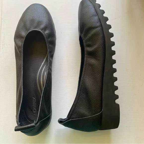 Aetrex Black Women's Flats - Picture 2 of 9